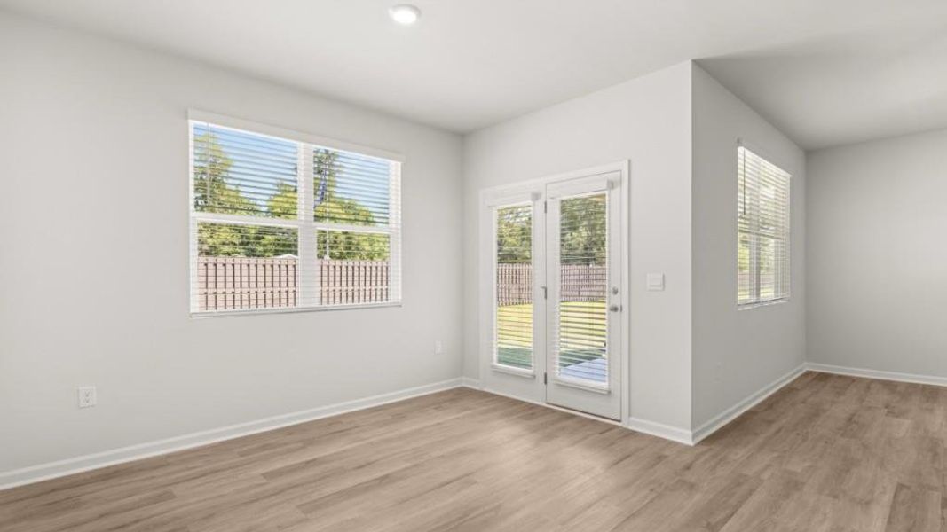 Spacious, unfurnished interior of a new home in Oaks at Cedar Grove, Fairburn (Image 27).