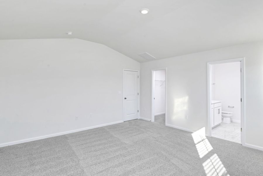Spacious, unfurnished interior of a new home in Mulberry Landing, Orangeburg (Image 19).