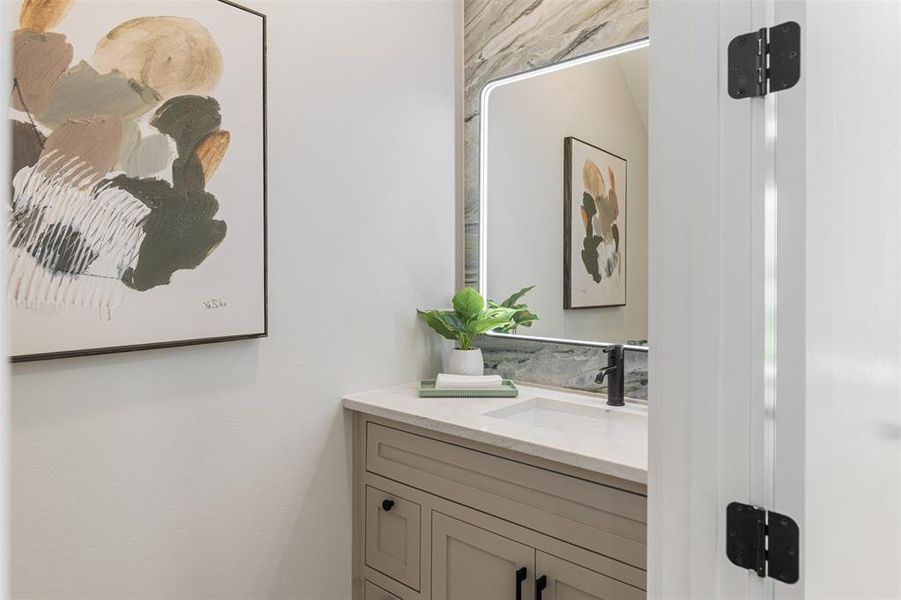 Powder bath with LED mirror Powder bath with LED mirror