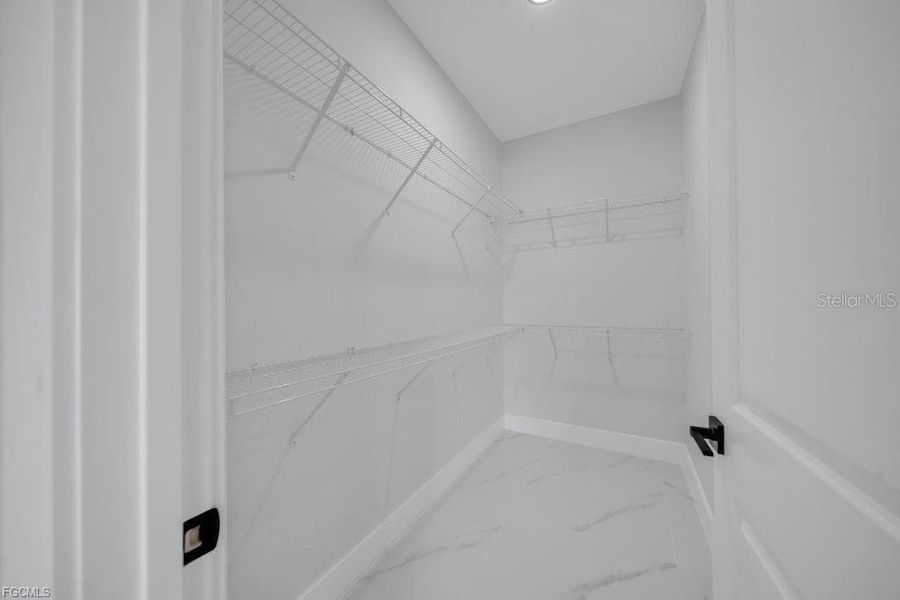 Spacious, unfurnished interior of a new home in , Lehigh Acres (Image 21).