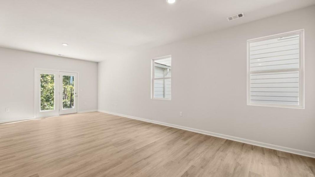 Spacious, unfurnished interior of a new home in Rolling Meadows, Jasper (Image 33).