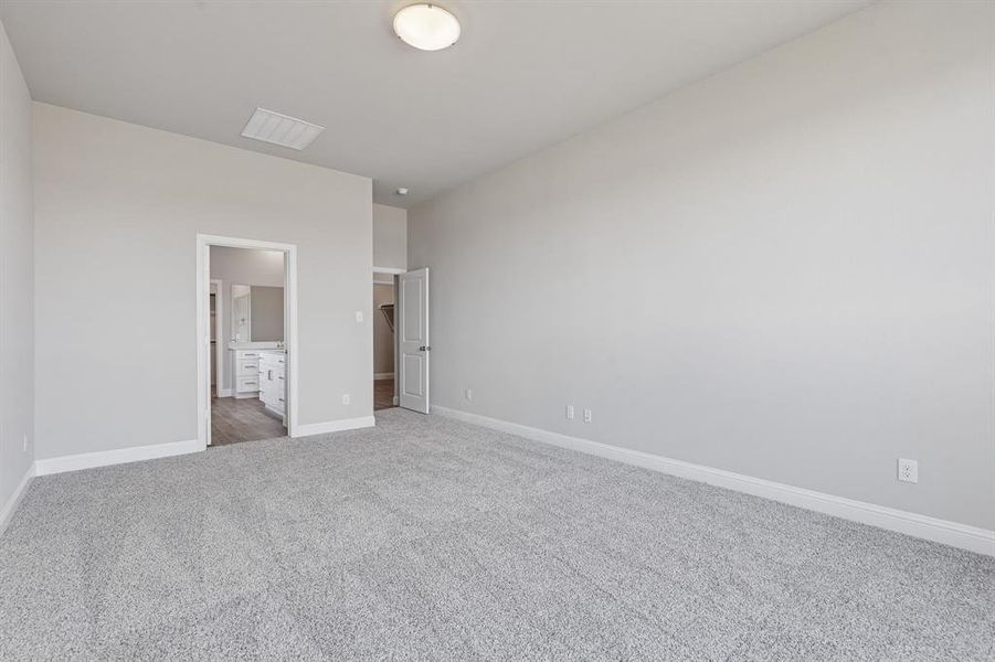 Spacious, unfurnished interior of a new home in Venetian, Weston (Image 20).