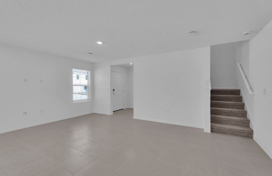 Spacious, unfurnished interior of a new home in Normandy Pines, Jacksonville (Image 15).