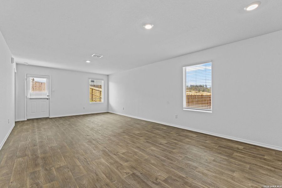 Spacious, unfurnished interior of a new home in Applewood, San Antonio (Image 17).