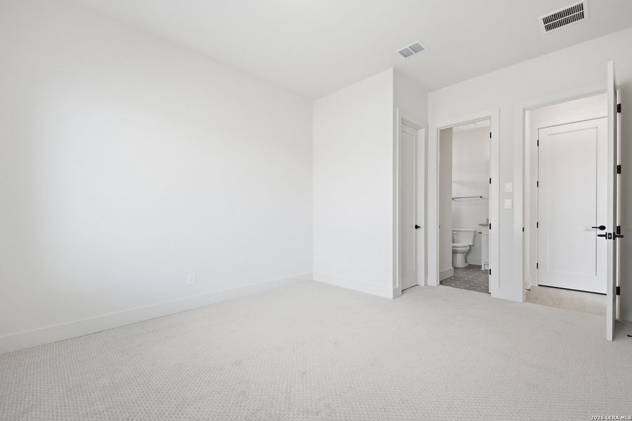Spacious, unfurnished interior of a new home in Shavano Highlands, San Antonio (Image 40). Spacious, unfurnished interior of a new home in Shavano Highlands, San Antonio (Image 40).