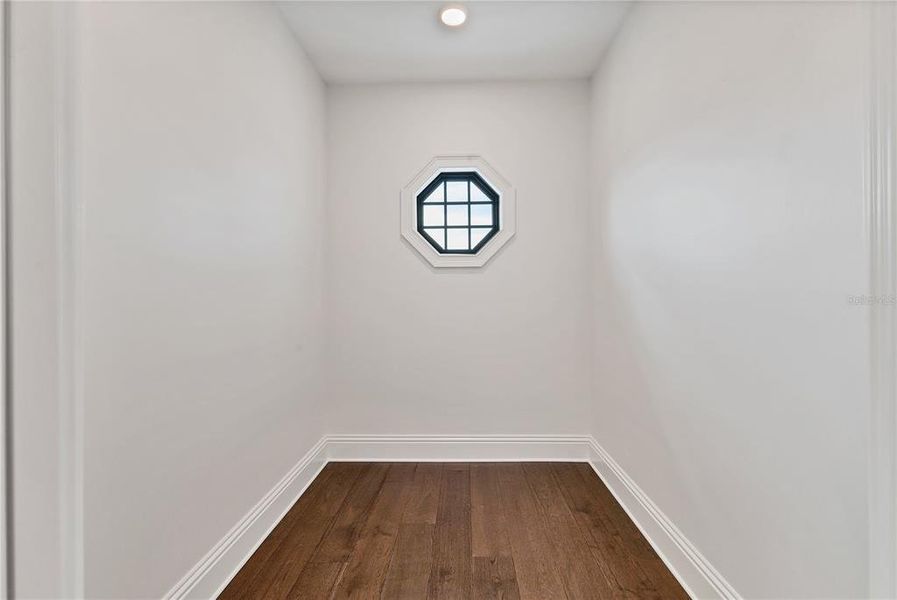 Spacious, unfurnished interior of a new home in , Boca Grande (Image 63).