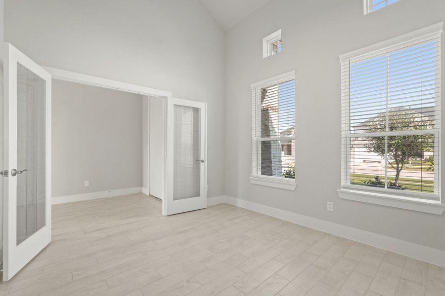 Spacious, unfurnished interior of a new home in Briarwood Crossing, Rosenberg (Image 20).