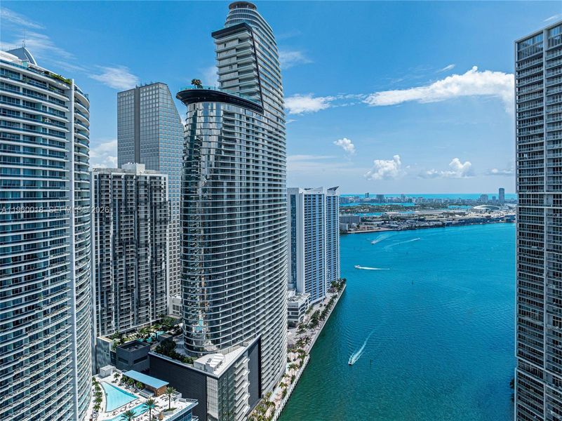 Condo located in Miami, FL showcasing its design and architecture (Image 21).