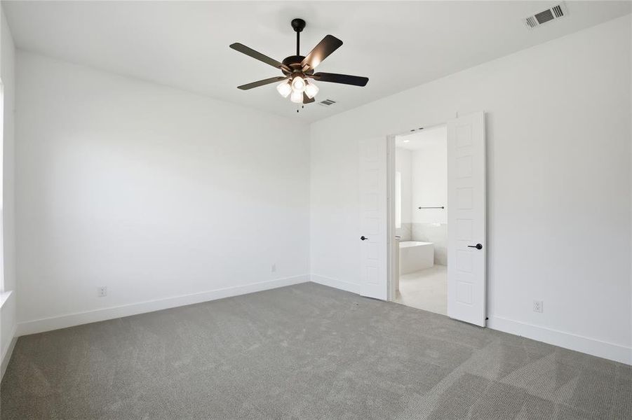 Spacious, unfurnished interior of a new home in , Fort Worth (Image 27).