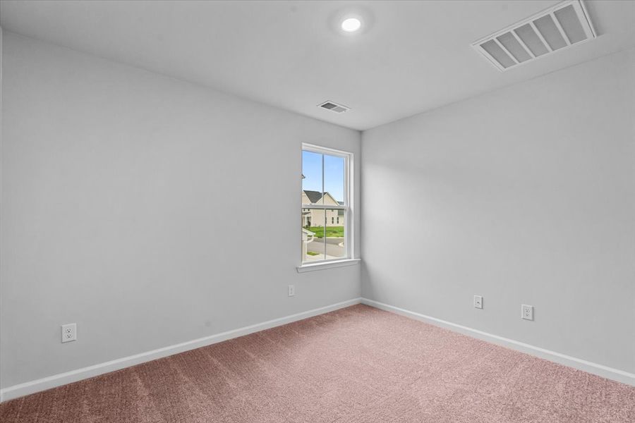 Spacious, unfurnished interior of a new home in Fieldstone, Lexington (Image 30).