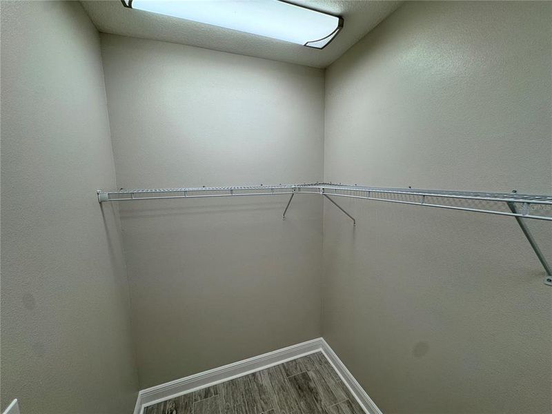 Spacious, unfurnished interior of a new home in , Dade City (Image 58).