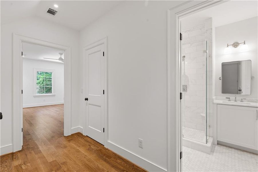 Spacious, unfurnished interior of a new home in , Atlanta (Image 42).