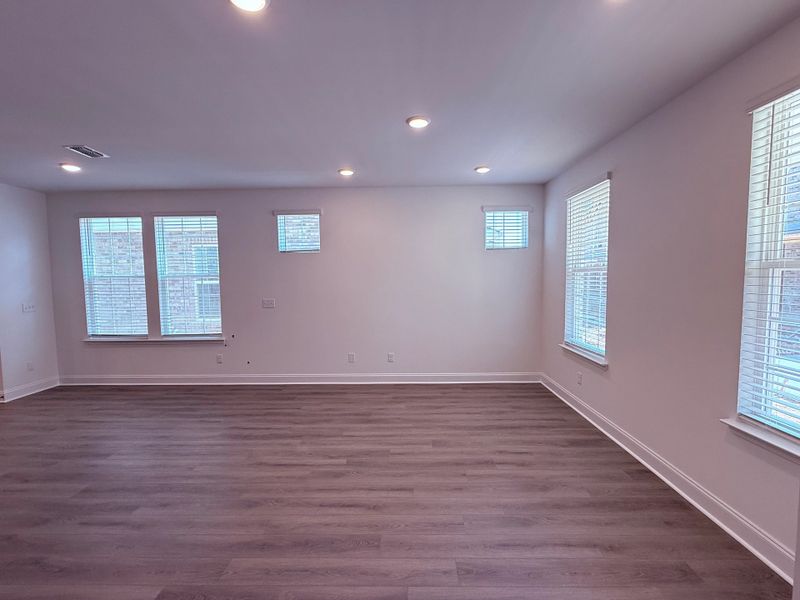 Spacious, unfurnished interior of a new home in Promenade at Clari Park, Murfreesboro (Image 9).