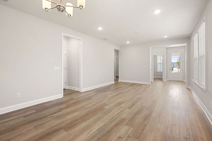 Spacious, unfurnished interior of a new home in Del Webb Savannah at Heartwood, Richmond Hill (Image 13).