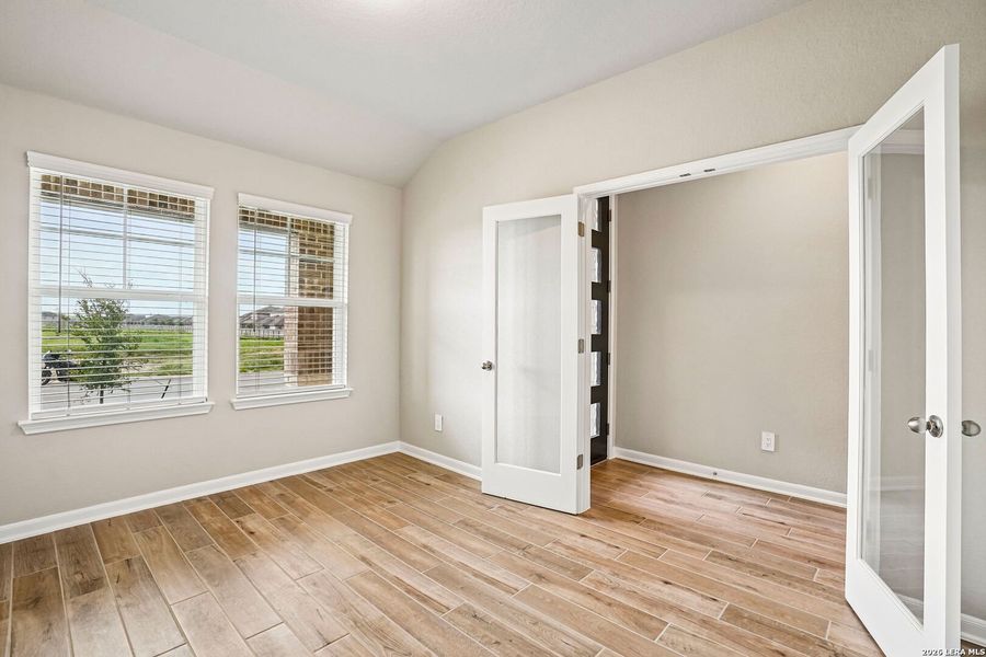 Spacious, unfurnished interior of a new home in Sagebrooke - Premier Series, San Antonio (Image 37).