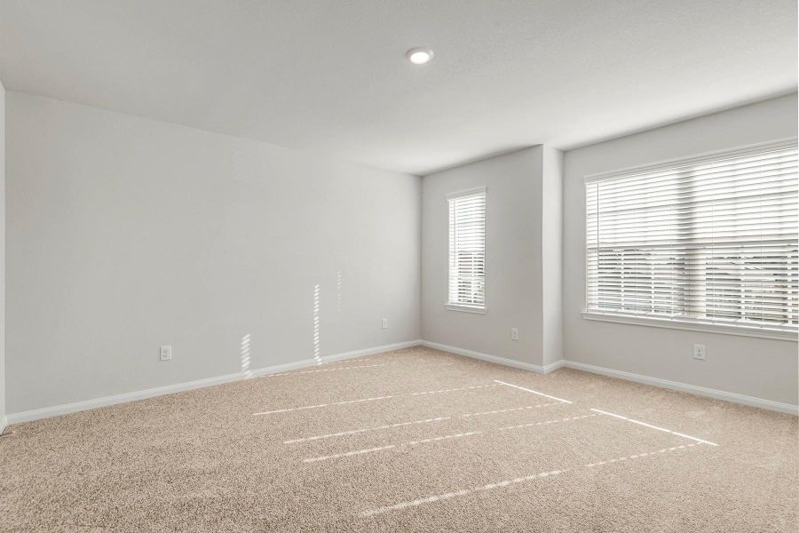 Spacious, unfurnished interior of a new home in Wayside Village, Houston (Image 14).