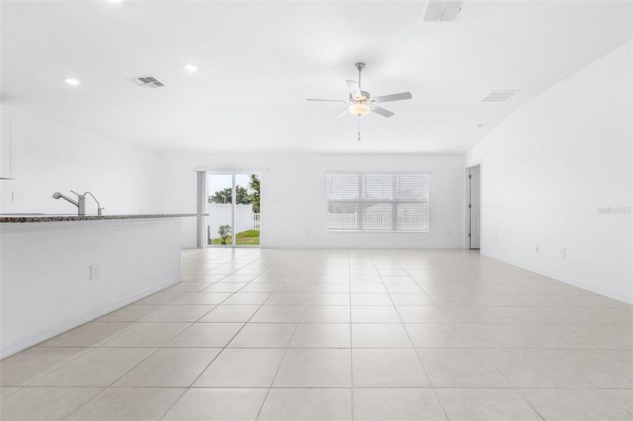 Spacious, unfurnished interior of a new home in Wind Meadows South, Bartow (Image 45). Spacious, unfurnished interior of a new home in Wind Meadows South, Bartow (Image 45).