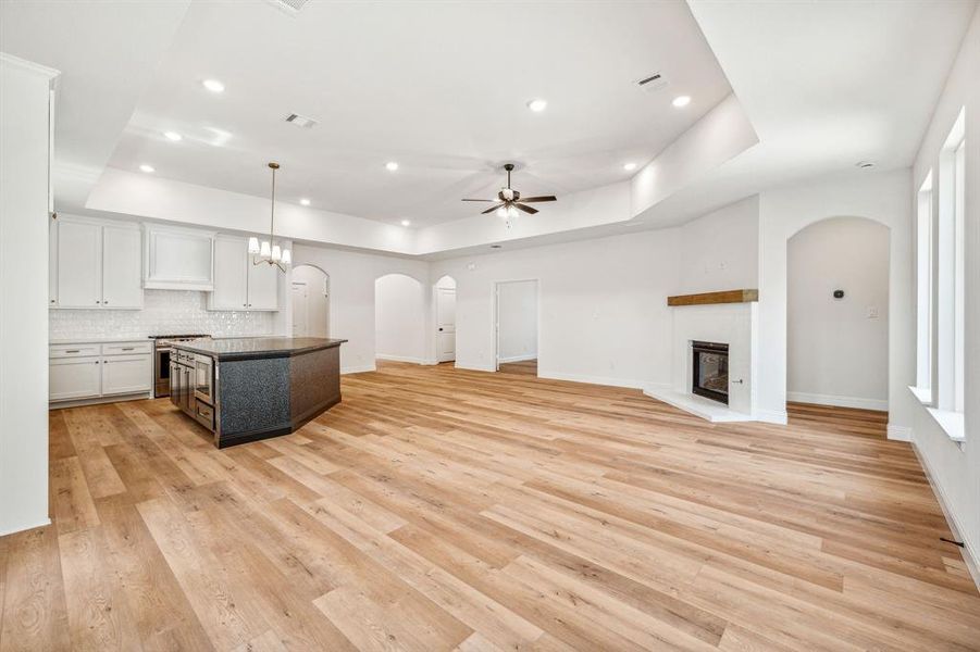 Spacious, unfurnished interior of a new home in , Aledo (Image 17).