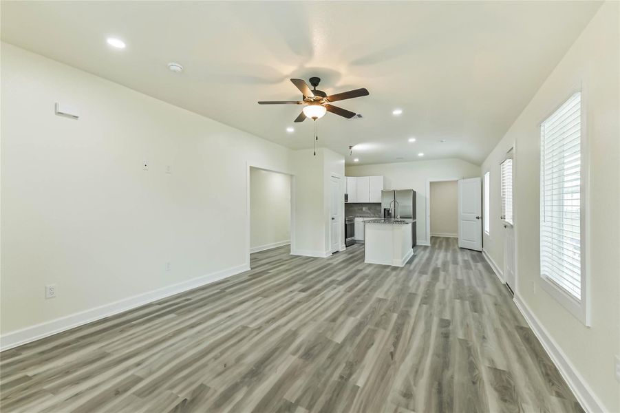 Spacious, unfurnished interior of a new home in , Conroe (Image 15).