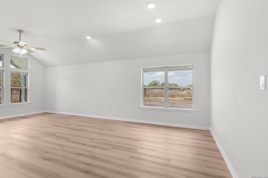Spacious, unfurnished interior of a new home in The Crossvine, Schertz (Image 18).