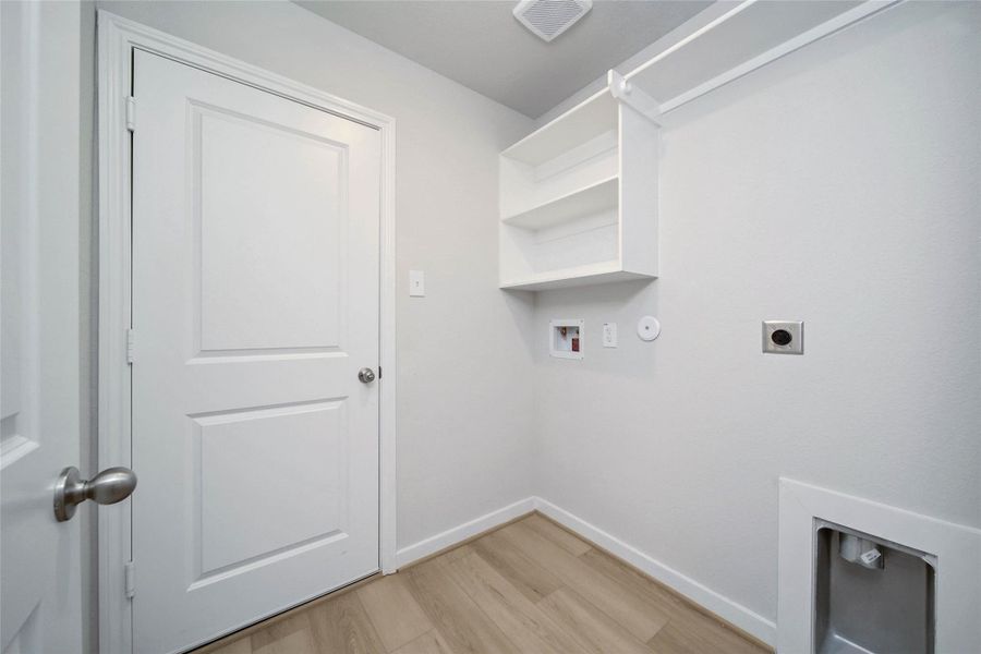 Spacious, unfurnished interior of a new home in , New Caney (Image 30).