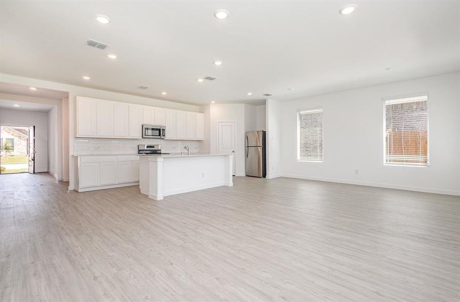 Spacious, unfurnished interior of a new home in , Princeton (Image 26).