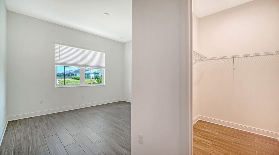 Spacious, unfurnished interior of a new home in Canoe Creek, Parrish (Image 27).