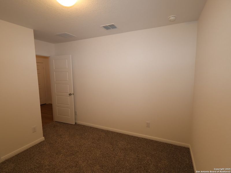 Spacious, unfurnished interior of a new home in Blue Ridge Ranch, San Antonio (Image 32).