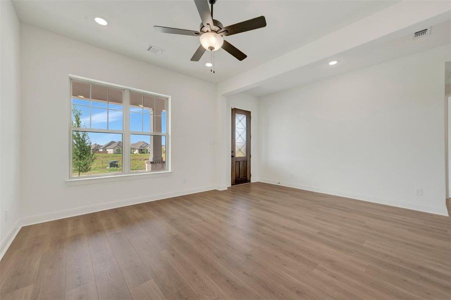 Spacious, unfurnished interior of a new home in Elements at Viridian - Traditional Series, Arlington (Image 20). Spacious, unfurnished interior of a new home in Elements at Viridian - Traditional Series, Arlington (Image 20).