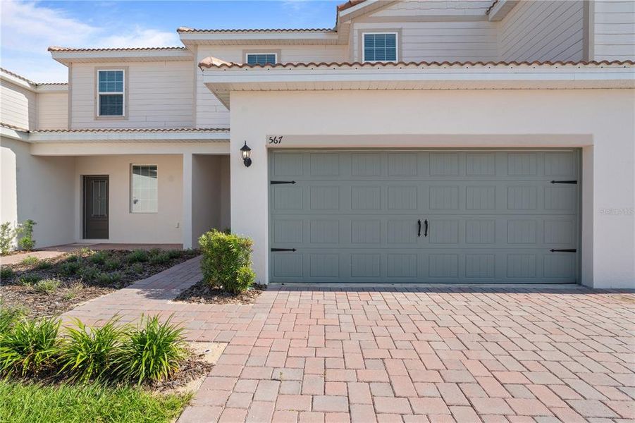 Exterior details and patio area of a home in , Kissimmee (Image 3).