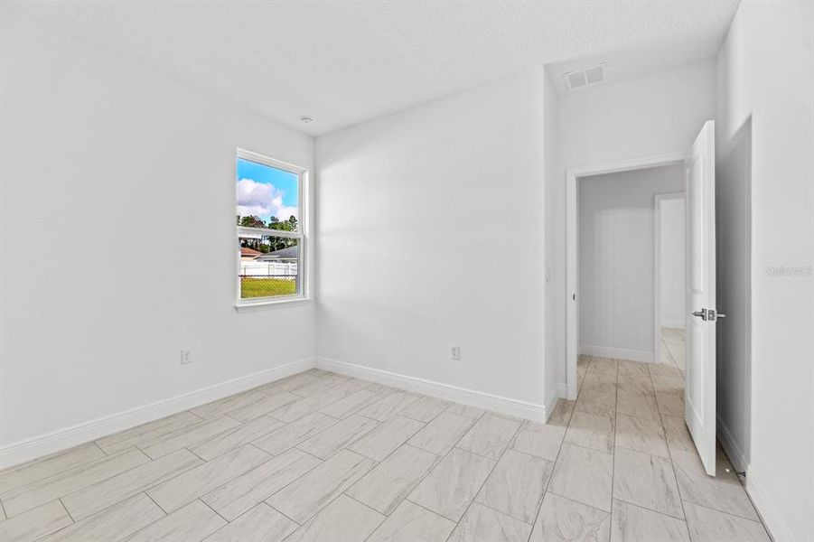 Spacious, unfurnished interior of a new home in , Citrus Springs (Image 46).
