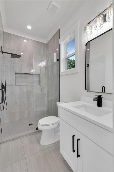 Furnished interior view inside a new home in , Grayson (Image 44).