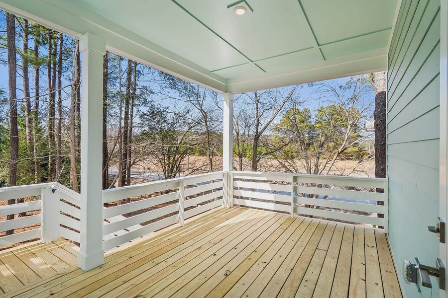 Exterior details and patio area of a home in Harbor Oaks Marina, Myrtle Beach (Image 4).