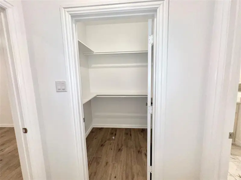 Spacious, unfurnished interior of a new home in , Dallas (Image 12).
