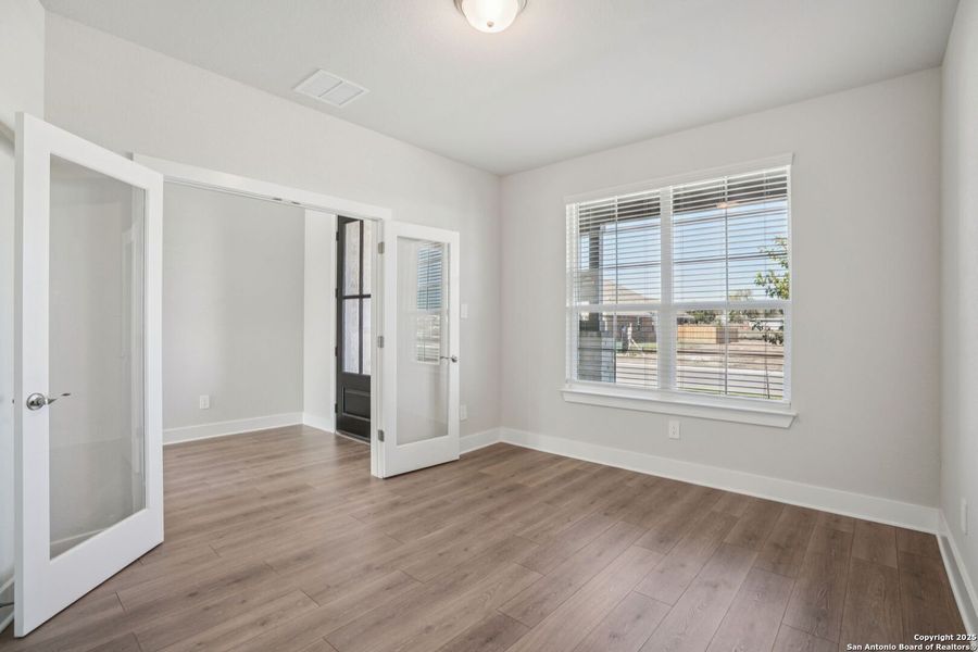 Spacious, unfurnished interior of a new home in Carmel Ranch, Schertz (Image 31).