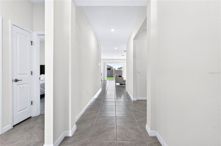 Spacious, unfurnished interior of a new home in , Ocala (Image 21).