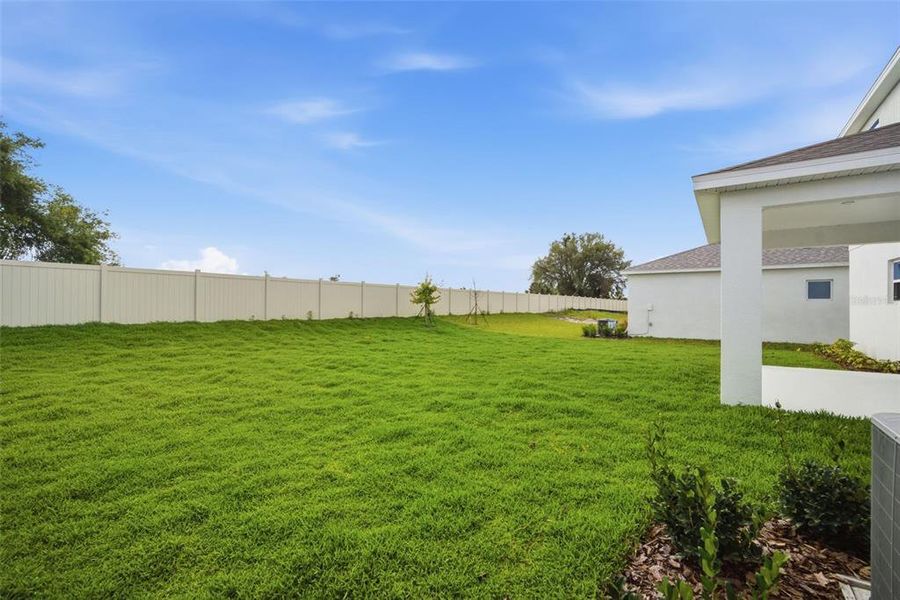Exterior details and patio area of a home in Fieldstone, Plant City (Image 4).