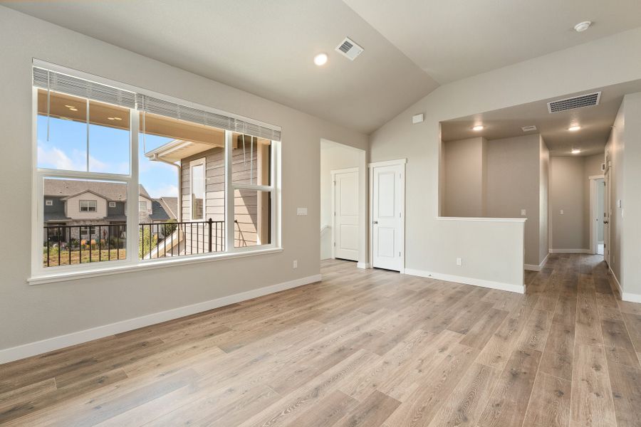 Spacious, unfurnished interior of a new home in The Lakes at Centerra, Loveland (Image 20).