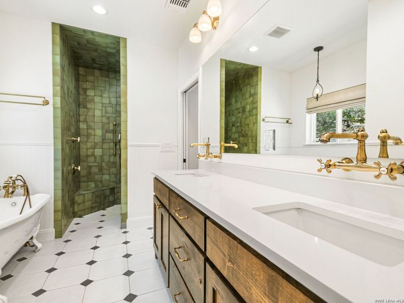 Furnished interior view inside a new home in , Bandera (Image 31).