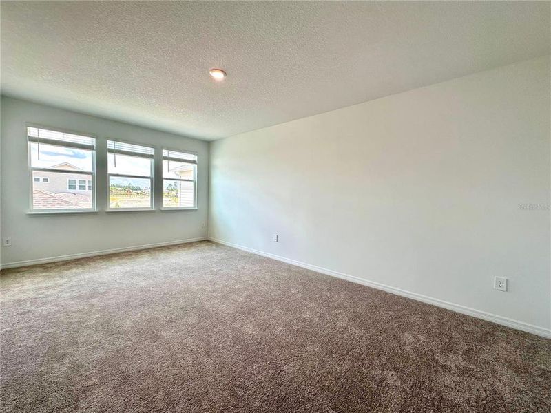 Spacious, unfurnished interior of a new home in , Winter Garden (Image 13).