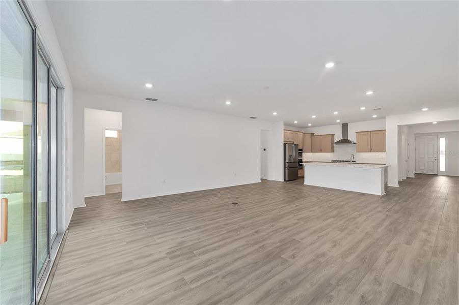 Spacious, unfurnished interior of a new home in Calesa Township, Ocala (Image 33).