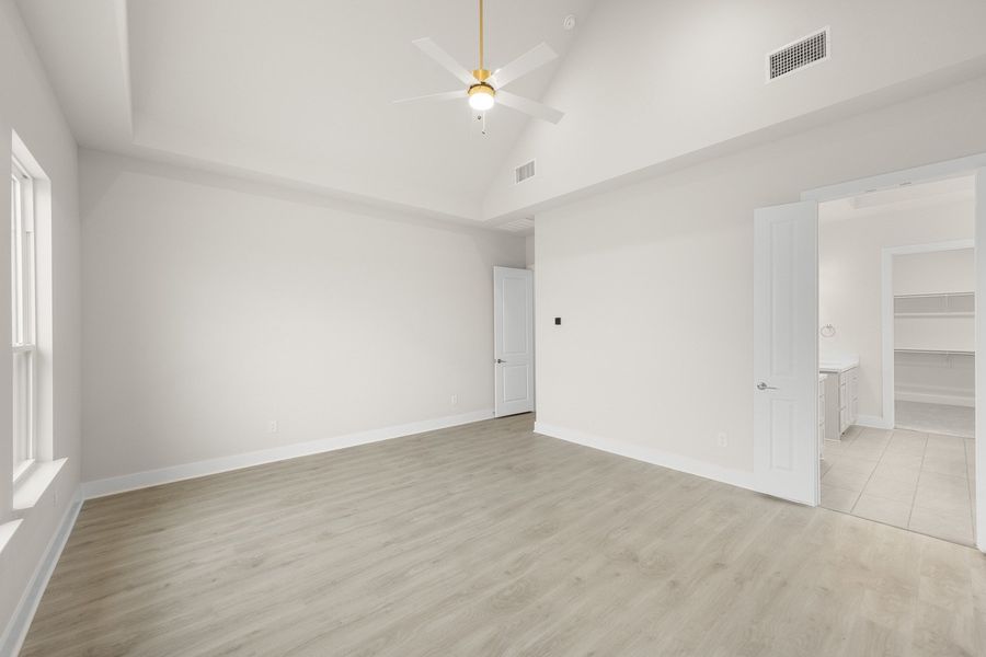 Spacious, unfurnished interior of a new home in Byrum Ranch, Venus (Image 20).