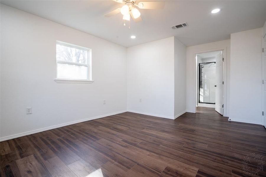 Spacious, unfurnished interior of a new home in , Comanche (Image 29).