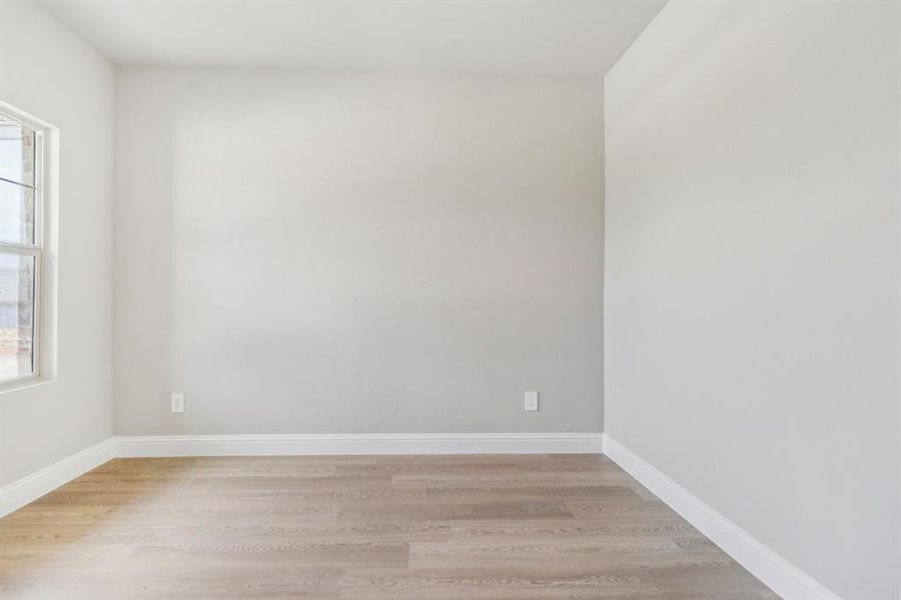 Spacious, unfurnished interior of a new home in Westmoor, Sherman (Image 20).