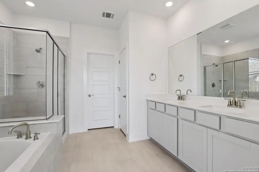 Furnished interior view inside a new home in Carmel Ranch, Schertz (Image 10).