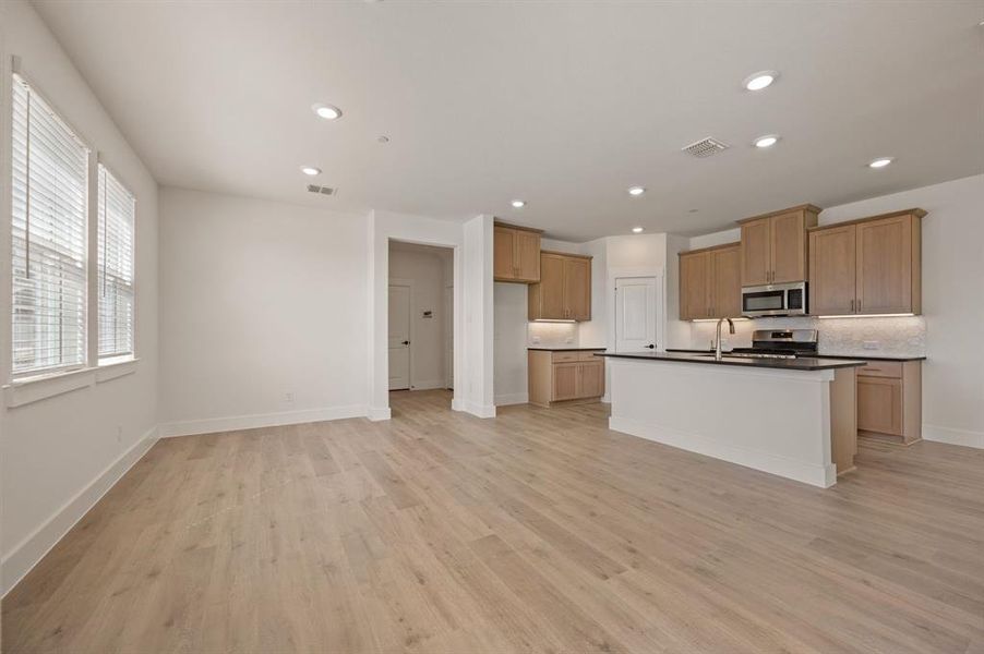 Whether you are hosting grand dinner parties or cozy family gatherings, our Camille II plan offers a dining room for every occasion!