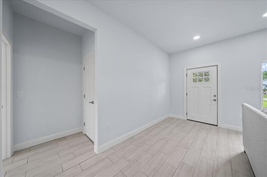Spacious, unfurnished interior of a new home in , Cocoa (Image 18).