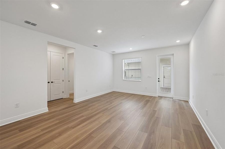 Spacious, unfurnished interior of a new home in SeaFlower, Bradenton (Image 15).