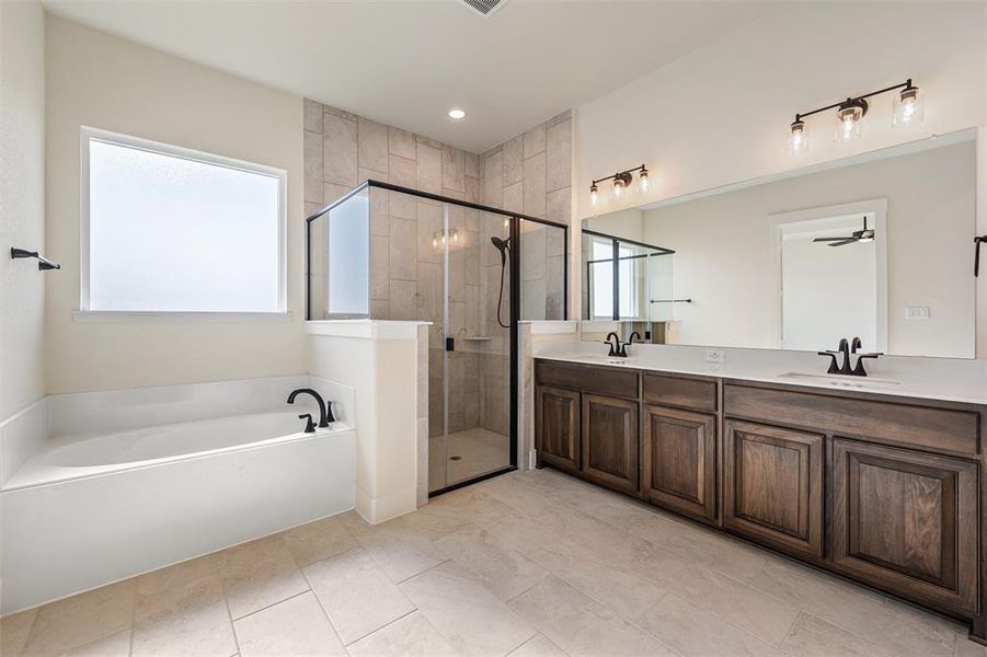 Furnished interior view inside a new home in Eagle Ridge Estates, Weatherford (Image 14).