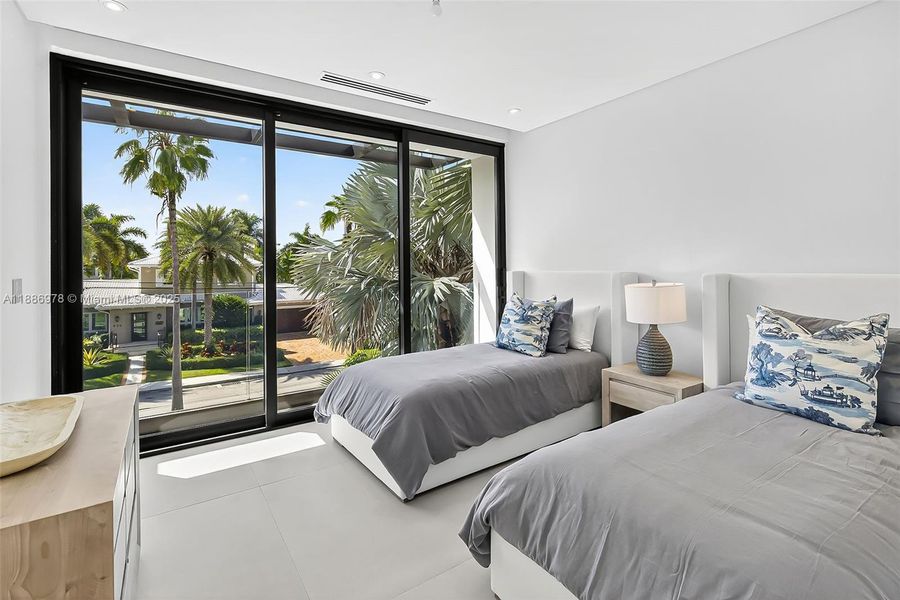 Furnished interior view inside a new home in , Fort Lauderdale (Image 28).